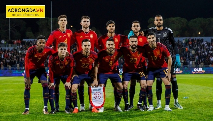 Áo bóng đá World Cup sân khách của Đội tuyển Tây Ban Nha năm 2022