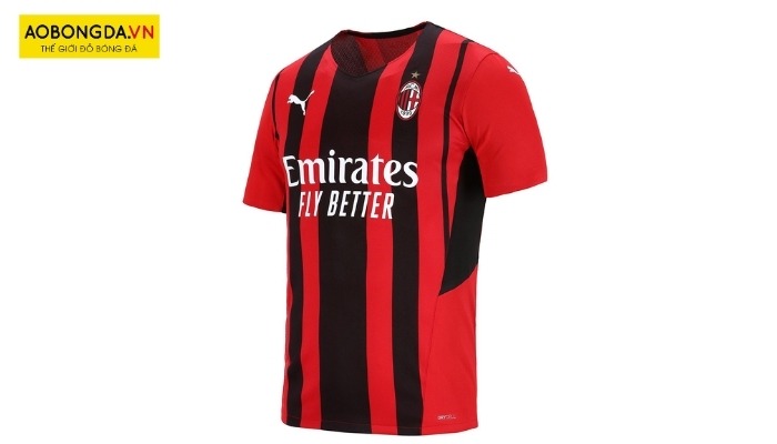 Mẫu áo đấu AC Milan 2021 sân nhà thay đổi với sọc đen nhỏ dần đều