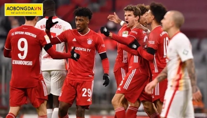 Mẫu áo Bayern Munich sân nhà 2020 với tông đỏ nổi bật