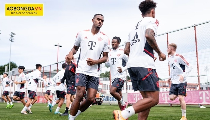 Mẫu áo Bayern Munich mặc training năng động, trẻ trung