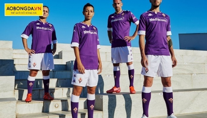 Áo đá banh Fiorentina sân nhà 2020 – 2021 thiết kế cổ áo tròn gài nút