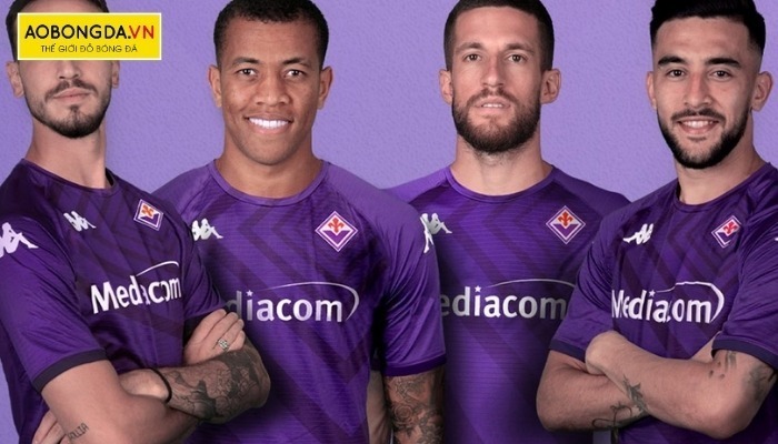 Mẫu áo Fiorentina 2022 – 2023 nổi bật với họa tiết hình thoi