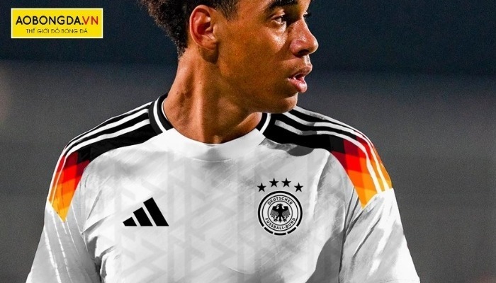 Jamal Musiala mặc áo Đức Euro 2024 sân nhà