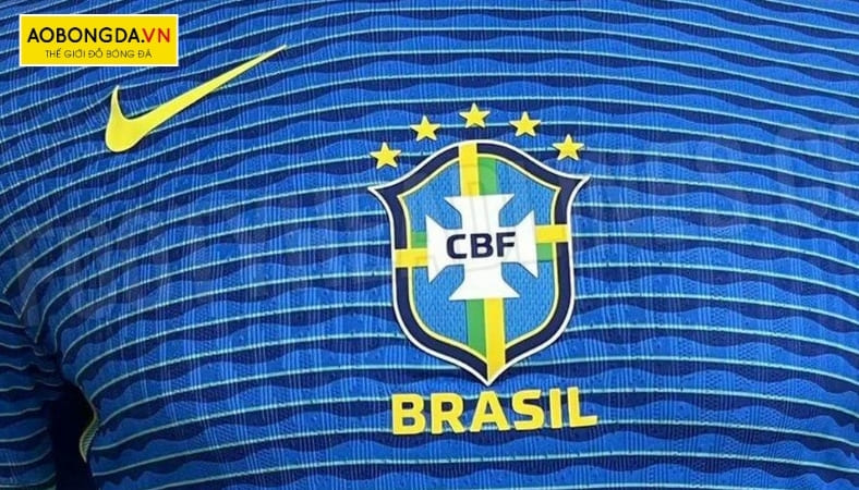 Áo Brazil sân khách có thiết kế tương tự với áo Anh 2024