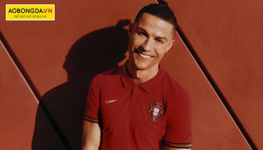 Áo đá bóng Bồ Đào Nha WC mặc bởi cầu thủ Ronaldo