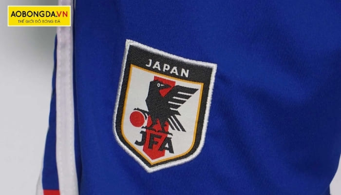 Logo áo Nhật Bản là hình Yatagarasu