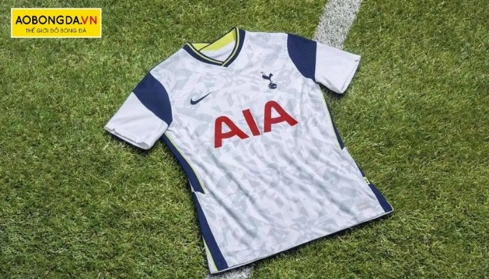 Mẫu áo Tottenham sân nhà 2021 được thiết kế với những họa tiết in chìm