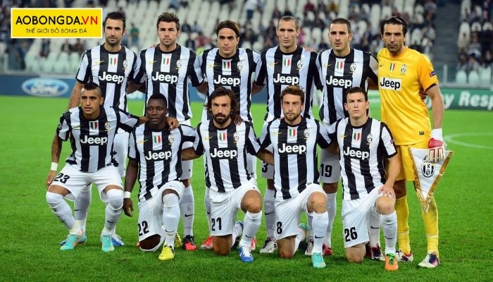 Bộ áo thi đấu sân khách của Juventus thể hiện sức mạnh và bí ẩn 