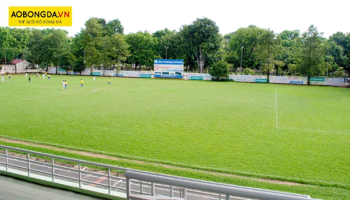 Sân cỏ tự nhiên với đất xốp mềm SG mang đến trải nghiệm chân thực cho cầu thủ
