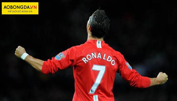 Cristiano Ronaldo trong áo số 7 nổi tiếng của Manchester United