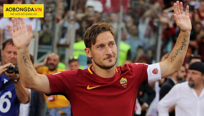 cầu thủ nổi tiếng thuận 2 chân Francesco Totti 