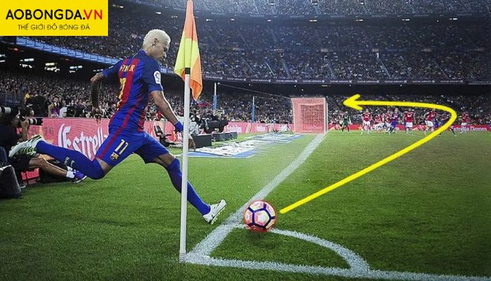 Neymar đang thực hiện pha treo bóng bổng từ quả phạt góc