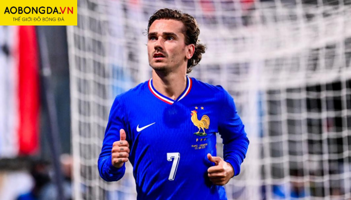 Cầu thủ Pháp đang sử dụng chiếc áo đấu loại tay dài