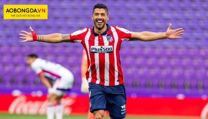 luis Suarez mặc áo đá banh Atletico Madrid 