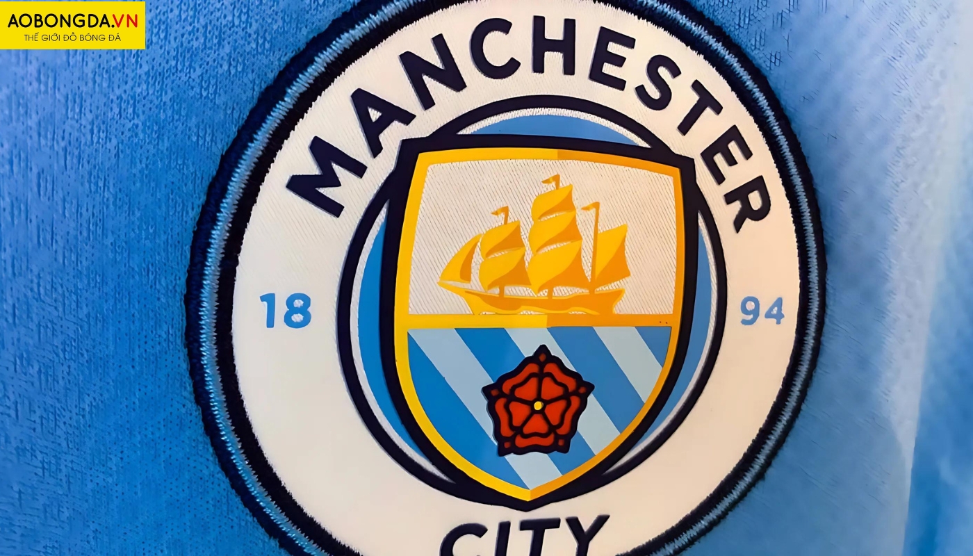 Logo Man City Từ 2016: Sự Kết Hợp Hiện Đại Và Truyền Thống